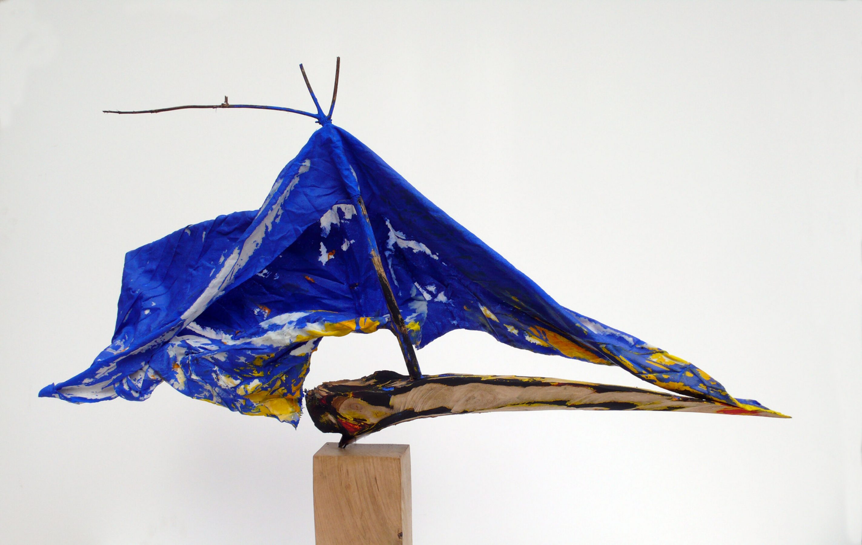 2012 Blaues Boot II, Malerei auf Leinwand und Holz, 67 x 16 x 73 cm